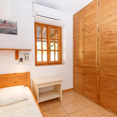 Spiti Nicola * Stoúpa