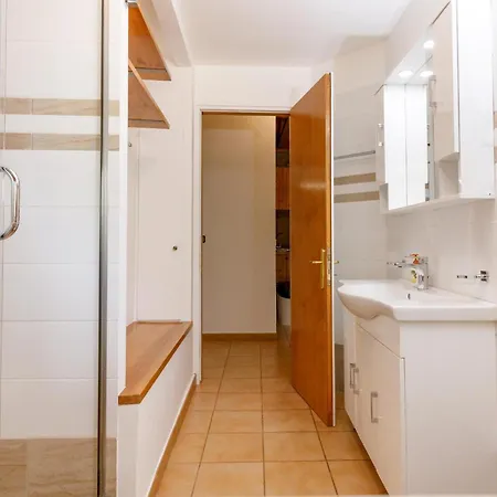 Spiti Nicola * Stoúpa