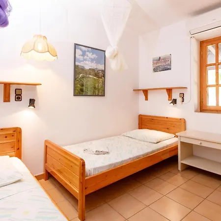 Spiti Nicola Stoúpa