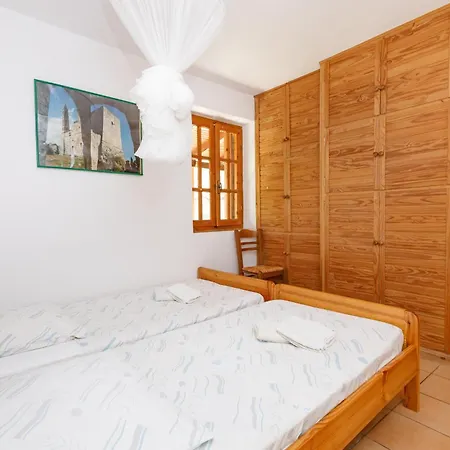 Spiti Nicola Stoúpa