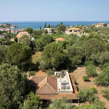 Spiti Nicola * Stoúpa