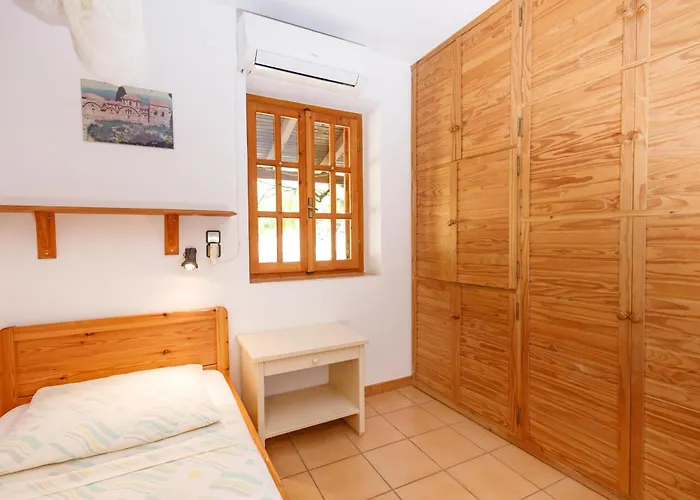 Spiti Nicola * Stoúpa