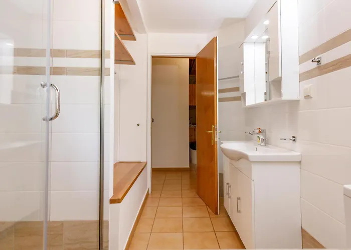 Spiti Nicola * Stoúpa